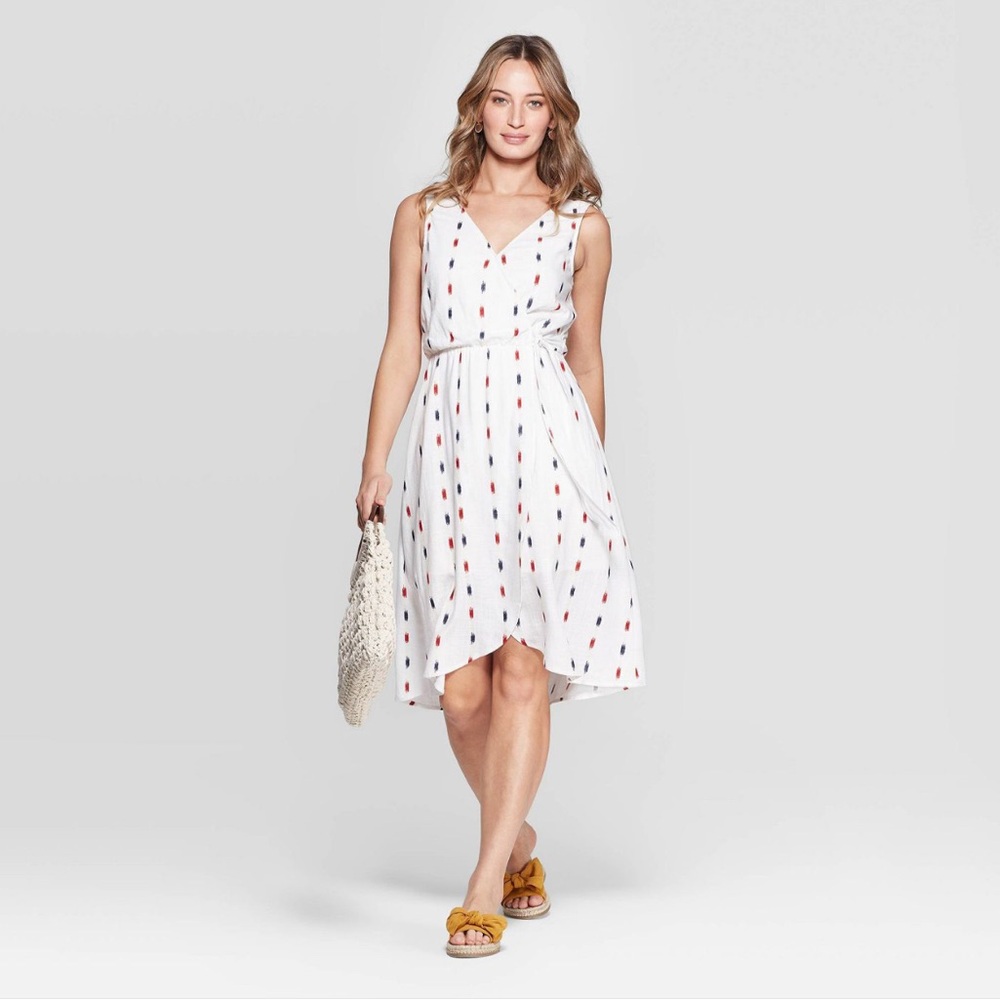 Universal Thread White V-Neck Sleeveless Americana Dot Print Wrap Dress